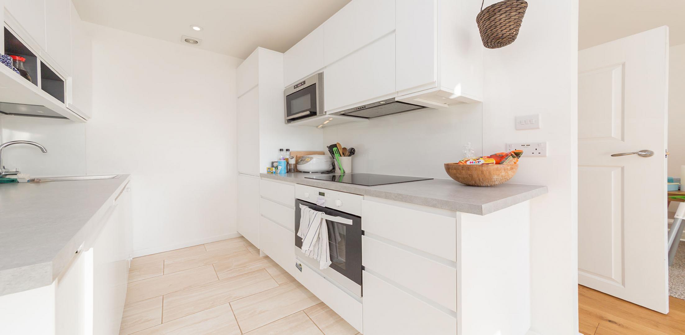 			HEATING and HOT WATER INCLUDED, 2 Bedroom, 1 bath, 1 reception Flat			 Mortimer Crescent , KILBURN PARK / MAIDA VALE